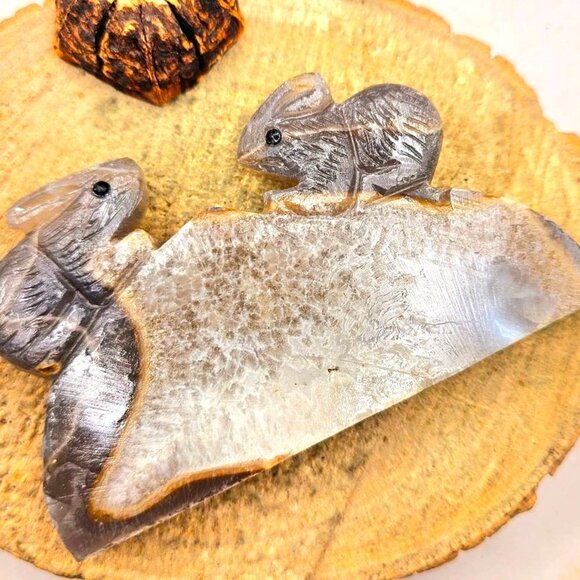 Nature Agate Slice Hand Carved Rabbit Pair On Hill 4.5" Figure - Picture 9 of 10
